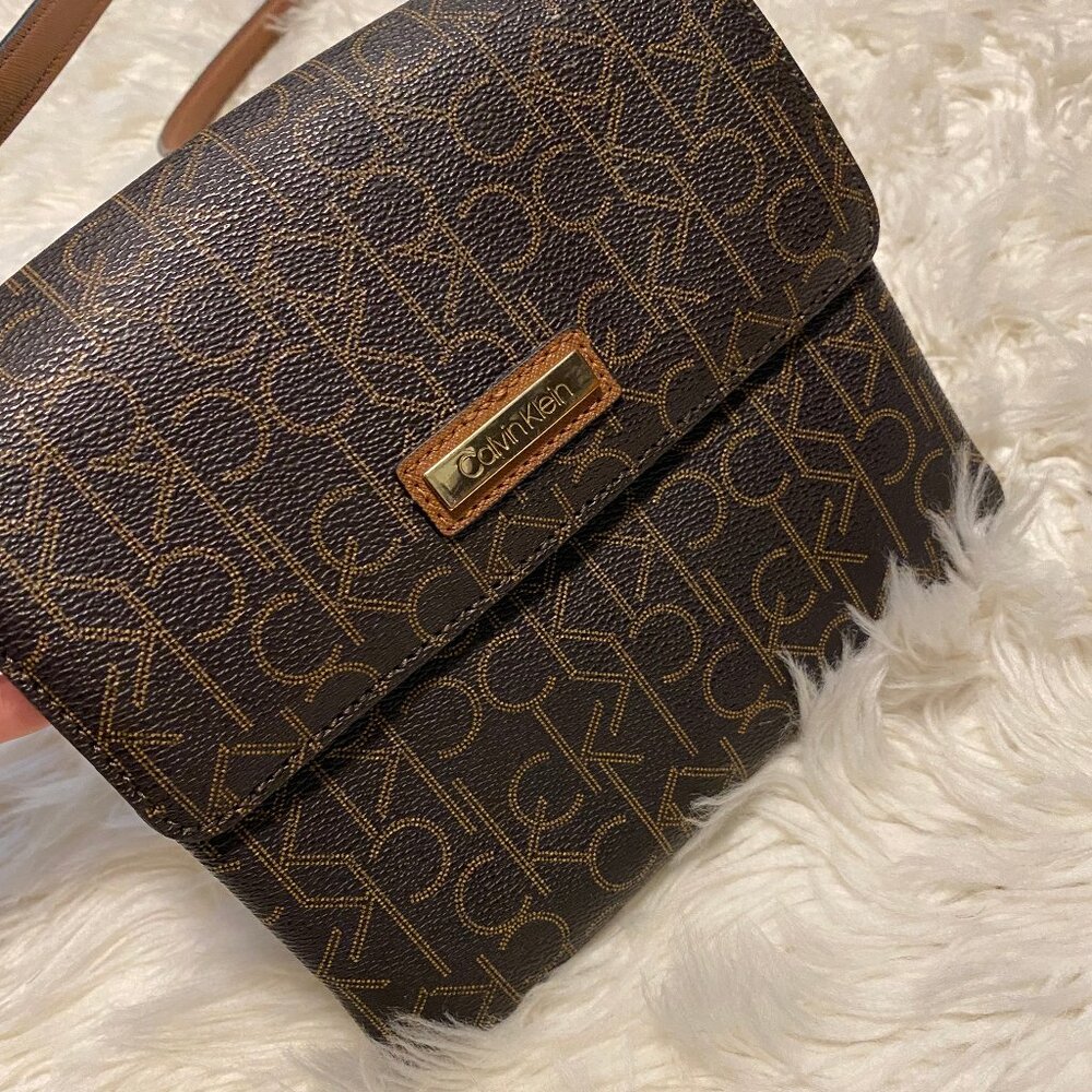 CALVIN KLEIN | Brown Alternating Pattern Crossbody Purse